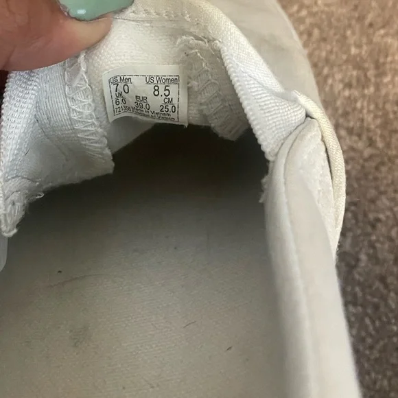 White slip on vans - Picture 5 of 5